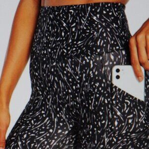 Marika Black Wispy Spray 9" Pocket Bermuda Shorts